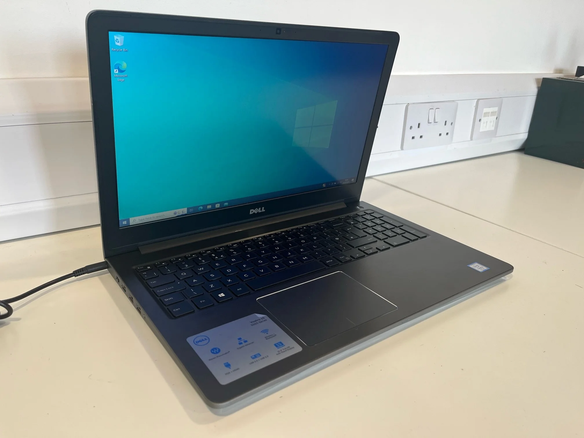 1 Dell Vostro 5568 main