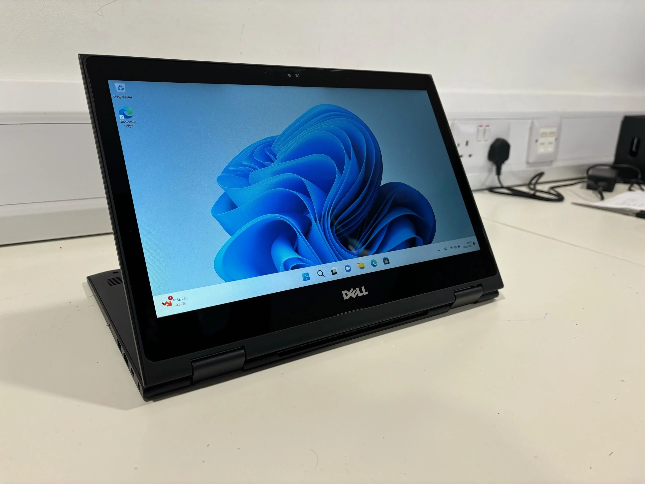 Dell Latitude popular 3390 2-in-1