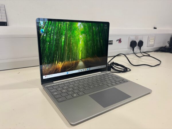 Microsoft Surface Laptop Go i5-1035G1 256GB SSD 8GB Ram 12.4″ Touch Win 11 [1]