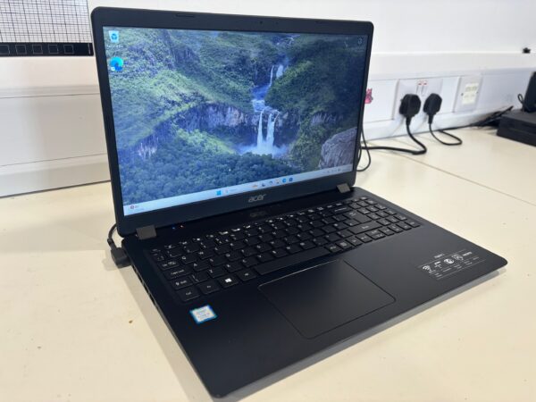 Acer Aspire A315 i5-8265u laptop 256GB SSD + 2TB HDD 16GB Ram 15.6″ Win 11